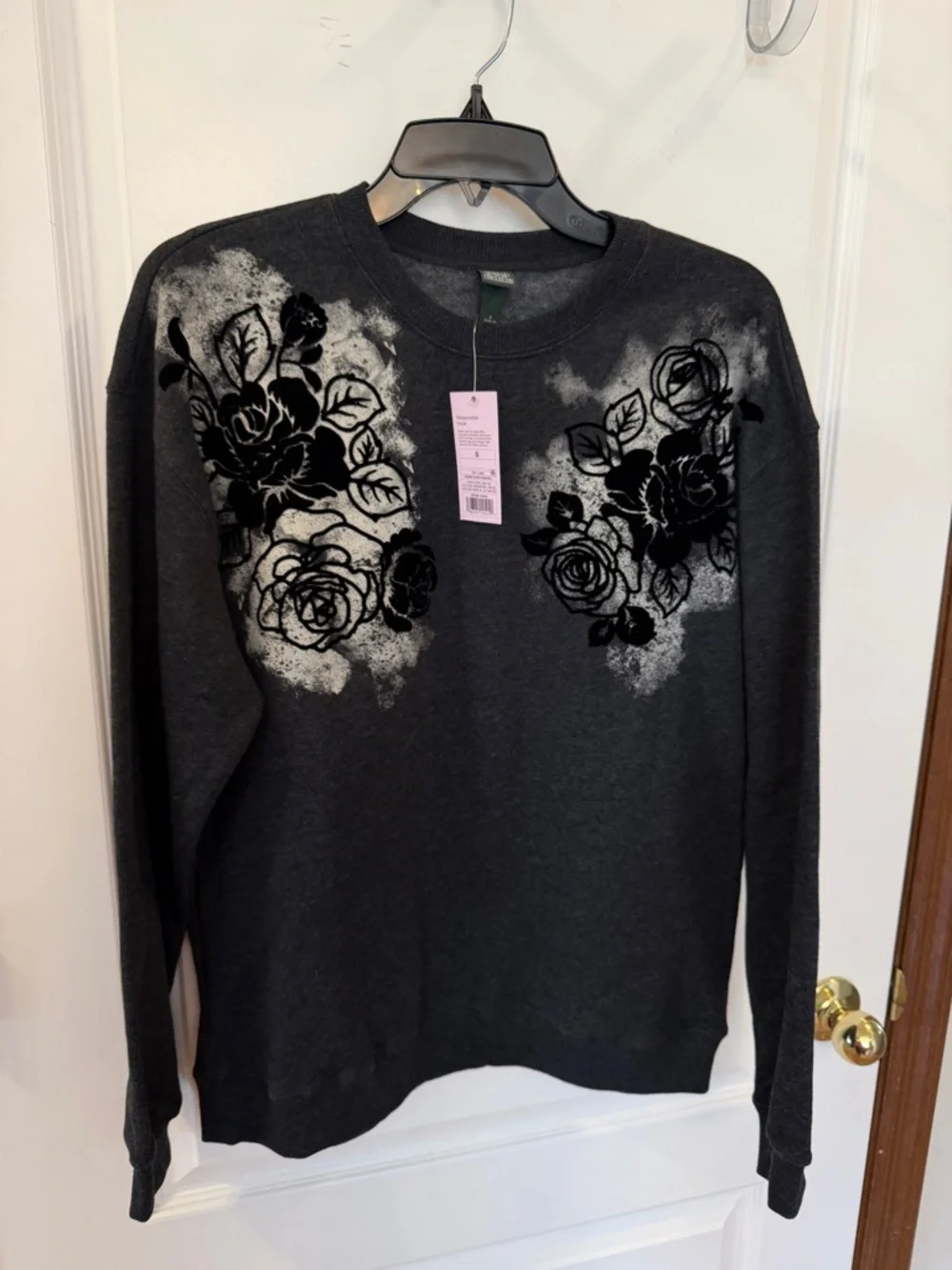 Wild Fable Heathered Dark Gray Sweatershirt With Black Velvet Embellishment - Picture 5 of 8